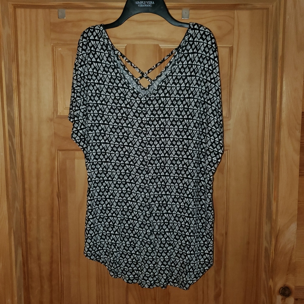 Patterned T-shirt - Picture 2 of 3